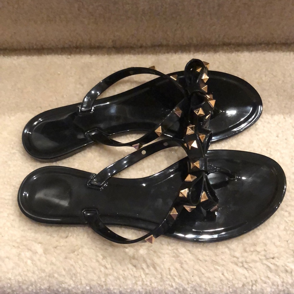 Bow sandals size 8 US